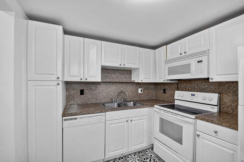 2 bedroom Condominium at 1505 Crescent Circle #B24, Apartments At Timberlake Condo, Lake Park — photo 4