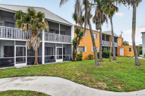 1505 Crescent Circle #B24, Lake Park FL - photo 6 of 32