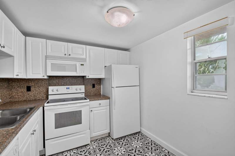 2 bedroom Condominium at 1505 Crescent Circle #B24, Apartments At Timberlake Condo, Lake Park — photo 5