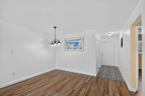 1505 Crescent Circle #B24, Lake Park FL - photo 13 of 32