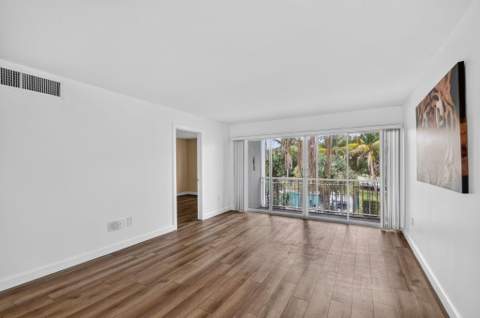 1505 Crescent Circle #B24, Lake Park FL - photo 15 of 32
