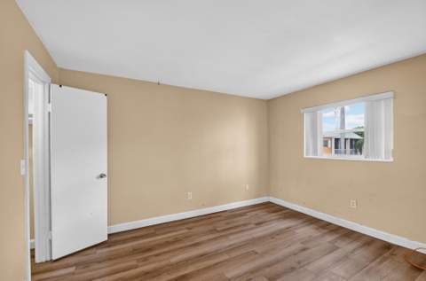 1505 Crescent Circle #B24, Lake Park FL - photo 19 of 32