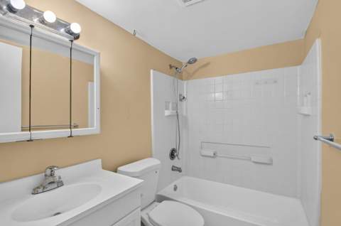1505 Crescent Circle #B24, Lake Park FL - photo 23 of 32