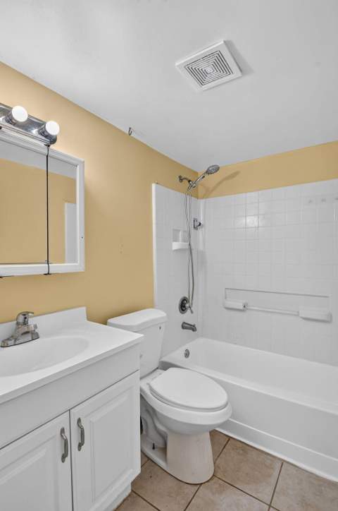1505 Crescent Circle #B24, Lake Park FL - photo 24 of 32