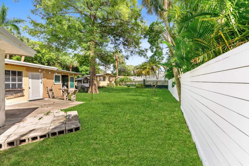 3 bedroom Single Family Residence at 330 NW 32nd Court, Sleepy River Acres Add, Oakland Park — photo 5