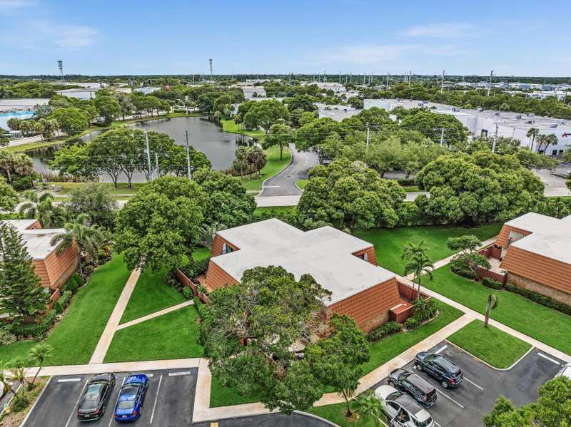 2 bedroom Townhouse at 2961 SW 11th Place, Waterford Courtyards Addition, Deerfield Beach — photo 1