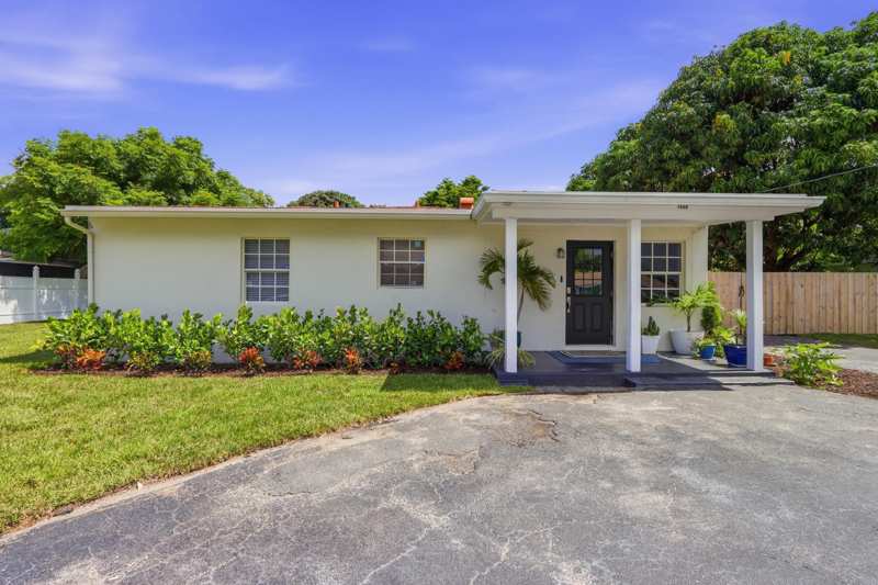 4 bedroom Single Family Residence at 1900 Carissa Road, Fla-Mango Grovelets, Lake Clarke Shores — photo 1