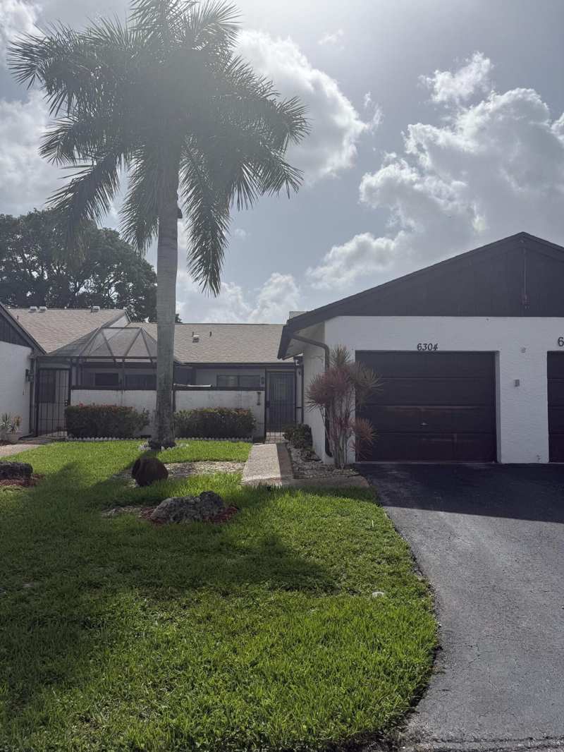 2 bedroom Villa at 6304 Wedgewood Terrace #B8, Wedgewood Condominium, Tamarac — photo 1