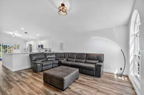 1891 Oak Berry Circle, Wellington FL - photo 6 of 77