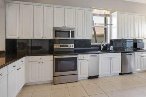 5743 Fountains Drive, Lake Worth FL - photo 9 of 42