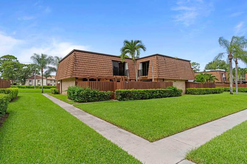 3 bedroom Townhouse at 1405 14th Lane, Sherwood Lakes, Greenacres — photo 1