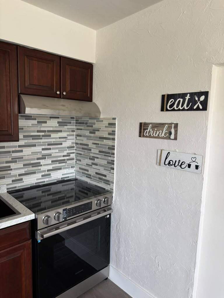3 bedroom Single Family Residence at 720 Rickey Jackson Boulevard, East Lake Village 2, Pahokee — photo 2