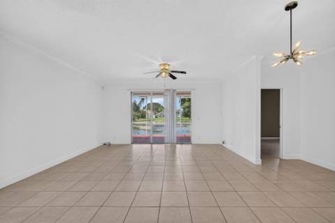 3871 Circle Lake Drive, West Palm Beach FL - photo 10 of 53