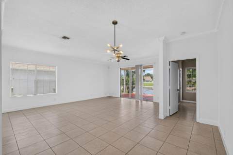3871 Circle Lake Drive, West Palm Beach FL - photo 11 of 53