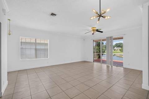 3871 Circle Lake Drive, West Palm Beach FL - photo 12 of 53