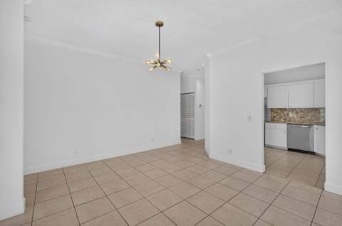 3871 Circle Lake Drive, West Palm Beach FL - photo 13 of 53