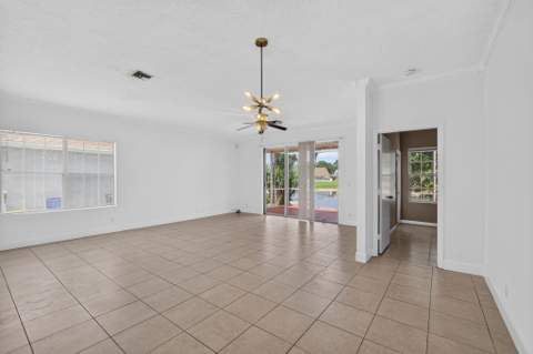 3871 Circle Lake Drive, West Palm Beach FL - photo 15 of 53