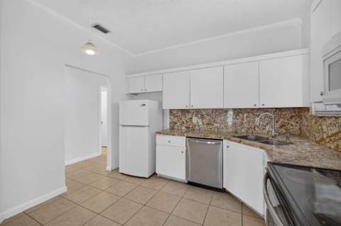 3871 Circle Lake Drive, West Palm Beach FL - photo 16 of 53