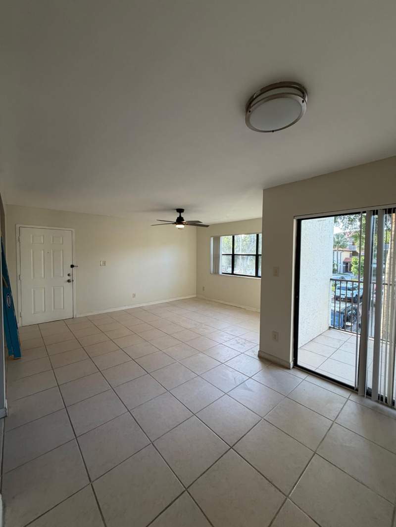 1 bedroom Condominium at 540 S Park Road #25-9, Hollywood Parc Condominium, Hollywood — photo 2