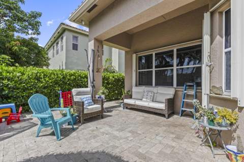 455 Cresta Circle, West Palm Beach FL - photo 16 of 94