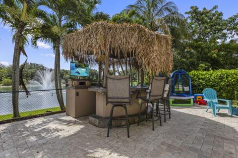 455 Cresta Circle, West Palm Beach FL - photo 13 of 94
