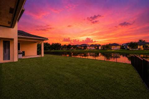 10432 N Lago Vista Circle, Parkland FL - photo 15 of 35