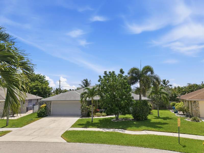 3 bedroom Single Family Residence at 1081 Palama Way, Sea Pine, Lantana — photo 2