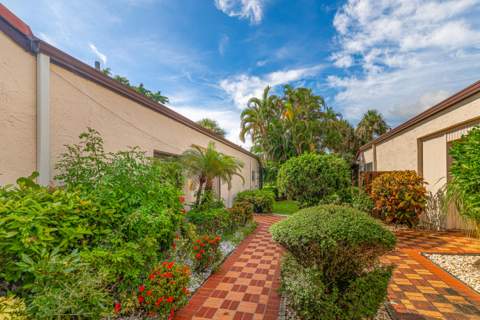 8008 Eastlake Drive, Boca Raton FL - photo 11 of 53