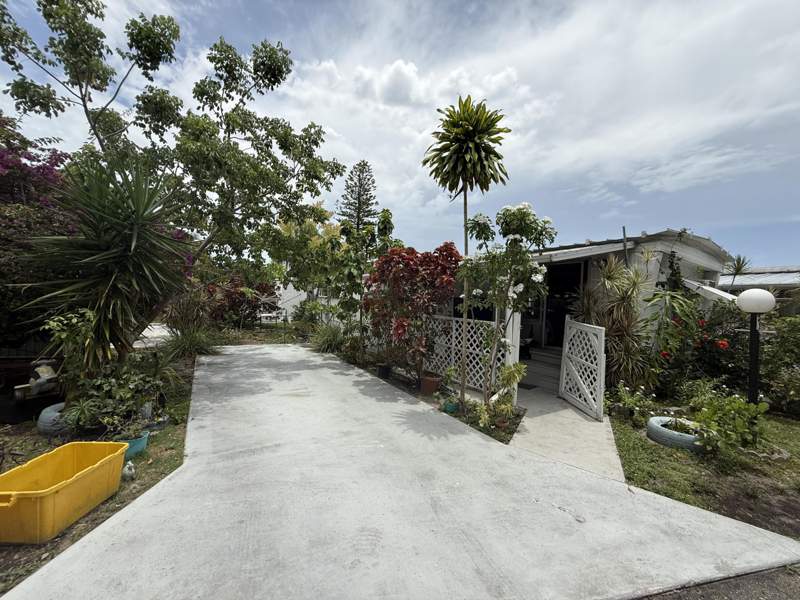 2 bedroom Mobile Home at 21 Palm Drive #21, Ramblewood Mobile Home Park, Lake Worth Beach — photo 2