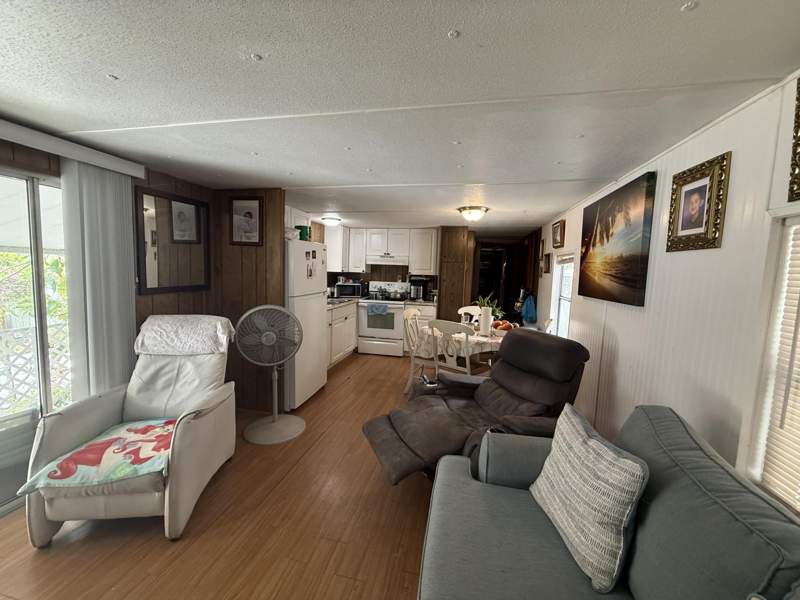 2 bedroom Mobile Home at 21 Palm Drive #21, Ramblewood Mobile Home Park, Lake Worth Beach — photo 3