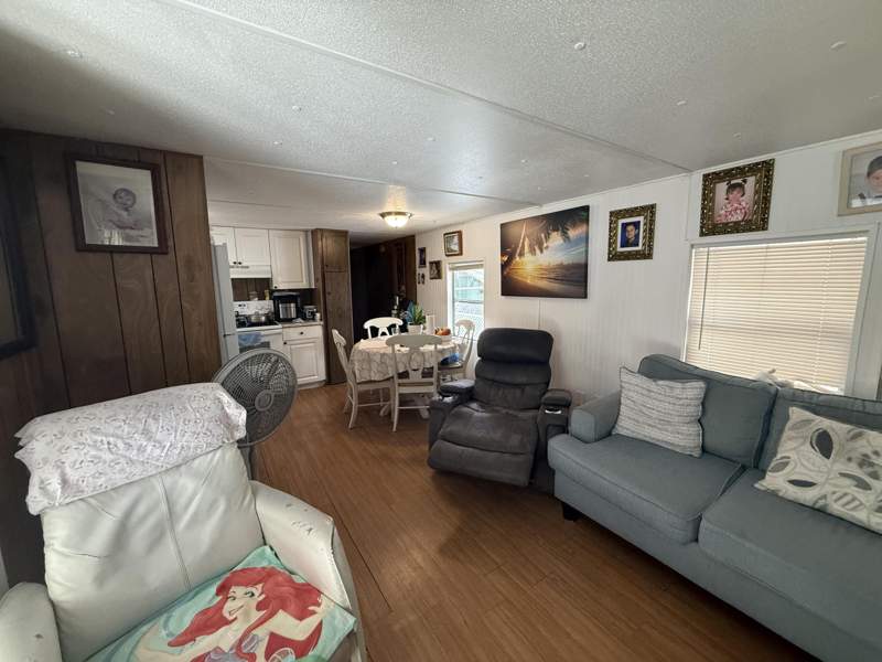 2 bedroom Mobile Home at 21 Palm Drive #21, Ramblewood Mobile Home Park, Lake Worth Beach — photo 4