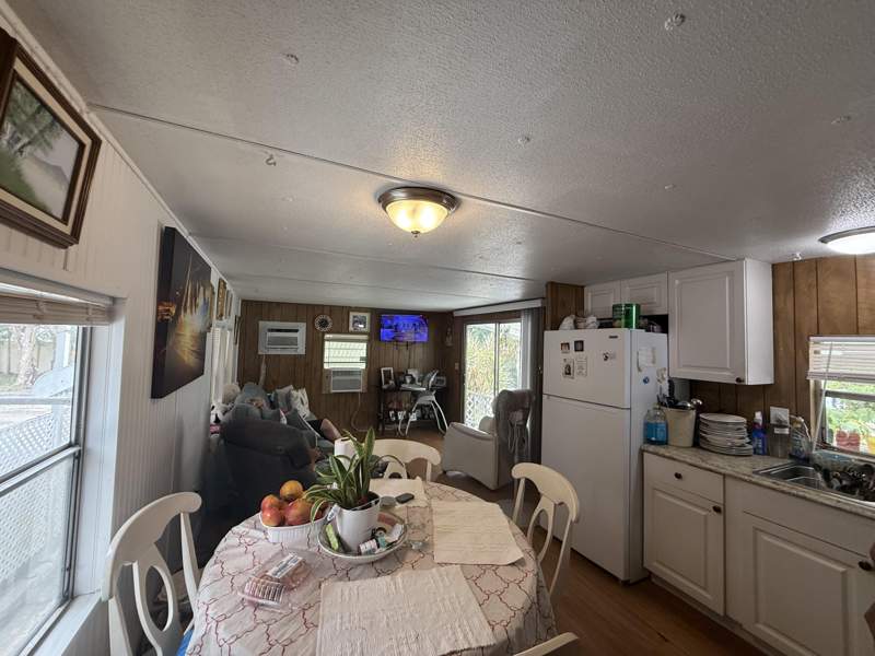 2 bedroom Mobile Home at 21 Palm Drive #21, Ramblewood Mobile Home Park, Lake Worth Beach — photo 5