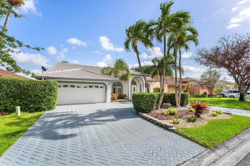 5 bedroom Single Family Residence at 12372 SW 1st Street, West Glen Addition, Coral Springs — photo 3