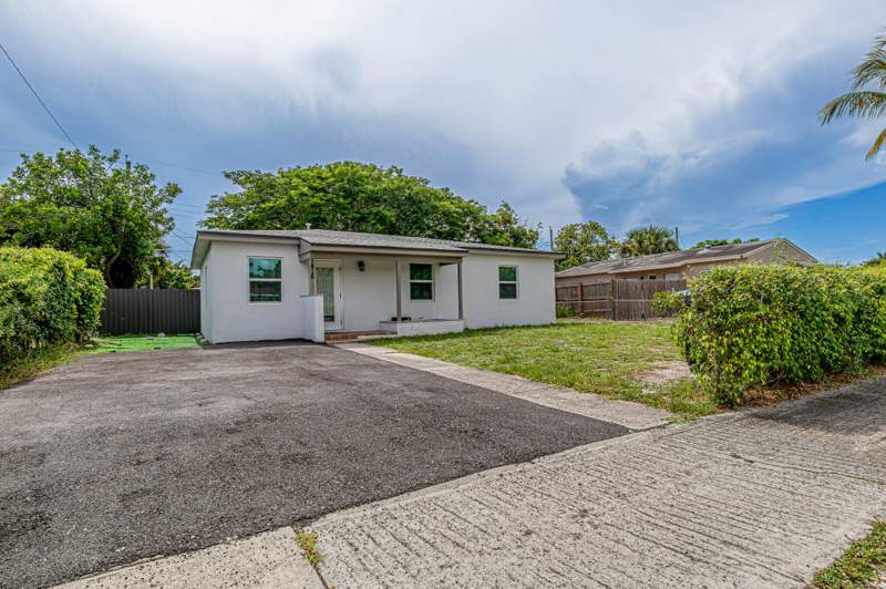 3 bedroom Single Family Residence at 1416 S C Street, Whispering Palms 4, Lake Worth Beach — photo 3