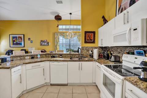 16413 NW 12th Street, Pembroke Pines FL - photo 8 of 35