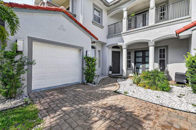 5 bedroom Single Family Residence at 700 Cresta Circle, Terracina Johnson Property, West Palm Beach — photo 4