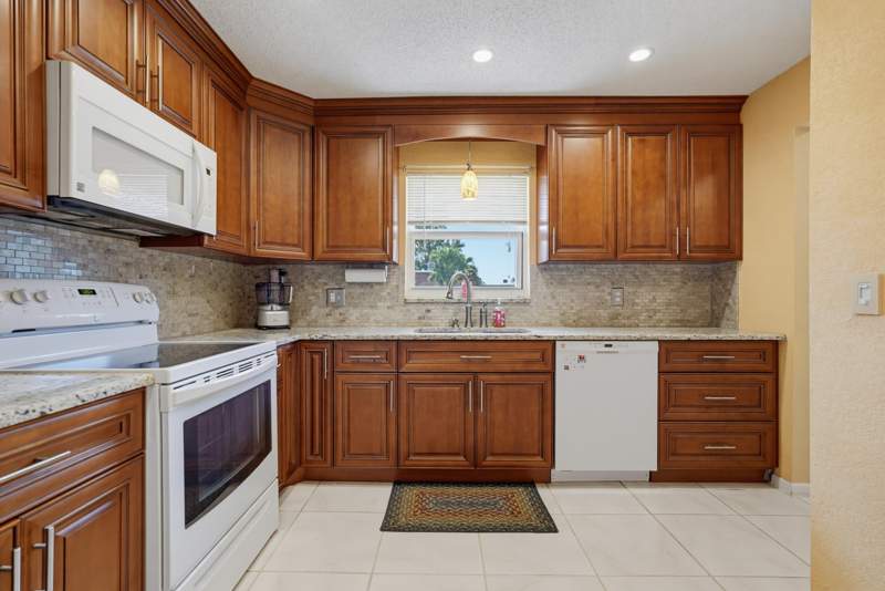 1 bedroom Condominium at 676 Laconia Circle #B, Covered Bridge Condo, Lake Worth — photo 3