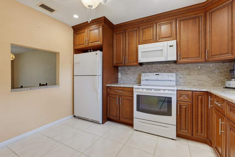 1 bedroom Condominium at 676 Laconia Circle #B, Covered Bridge Condo, Lake Worth — photo 4