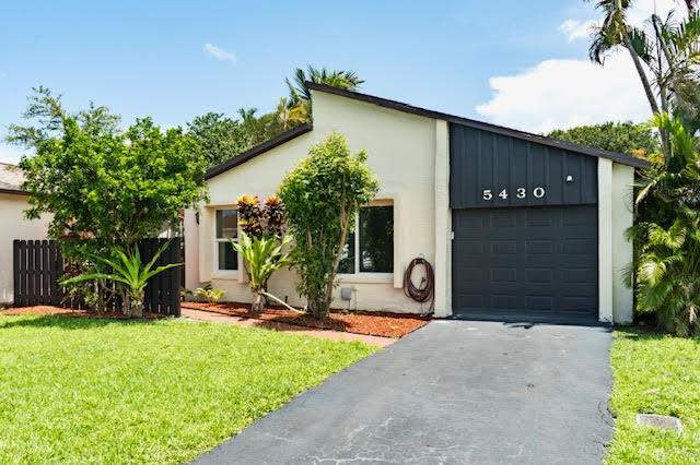 2 bedroom Single Family Residence at 5430 Mirror Lakes Boulevard, Mirror Lakes 2, Boynton Beach — photo 2