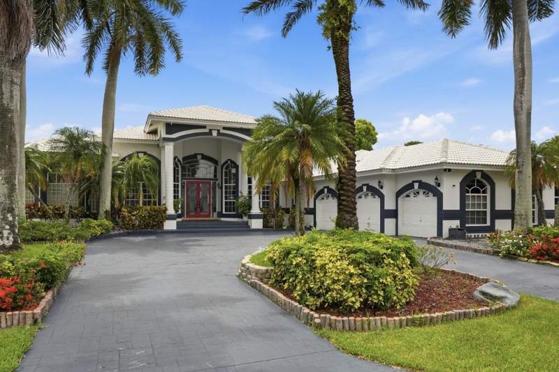 5 bedroom Single Family Residence at 1716 NW 124th Way, Greens Of Eagle Trace, Coral Springs — photo 4