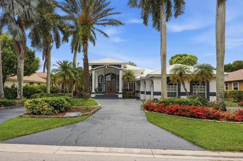 5 bedroom Single Family Residence at 1716 NW 124th Way, Greens Of Eagle Trace, Coral Springs — photo 3
