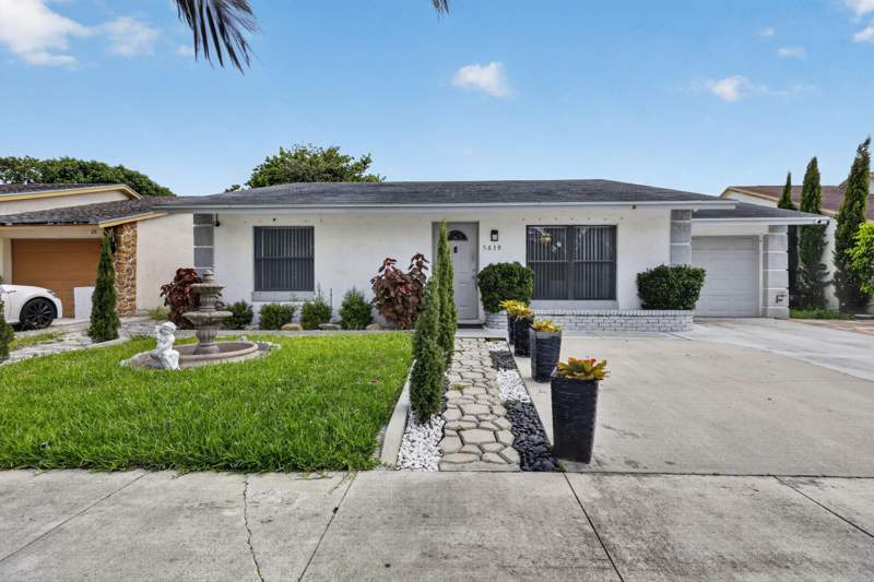4 bedroom Single Family Residence at 5639 Ithaca Circle, Lantana Homes 6, Lake Worth — photo 3