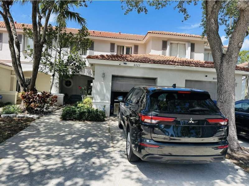 4 bedroom Townhouse at 8023 Big Pine Way, North County Pud 2, Riviera Beach — photo 2