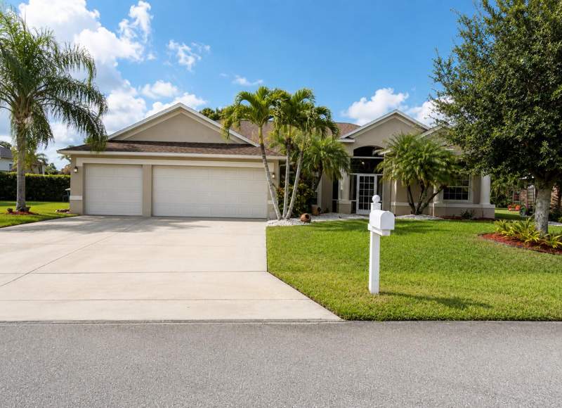 4 bedroom Single Family Residence at 2811 Serenity Circle, Palm Lakes Gardens, Fort Pierce — photo 2