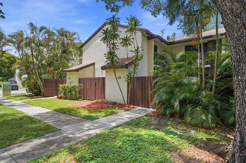 2 bedroom Townhouse at 3349 Cocoplum Circle #33129, Karanda Village I-B Condo, Coconut Creek — photo 2