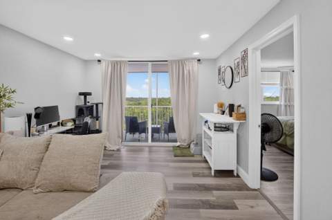 689 NE 6th Court #4030, Boynton Beach FL - photo 12 of 55