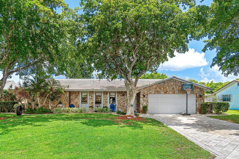 4 bedroom Single Family Residence at 348 Sandpiper Avenue, Willows The Second Add, Royal Palm Beach — photo 2