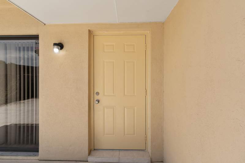 2 bedroom Townhouse at 915 9th Way, Village Of Sandalwood Lakes 1, West Palm Beach — photo 4