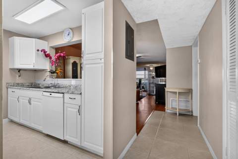 300 NE 26th Avenue #408, Boynton Beach FL - photo 6 of 34