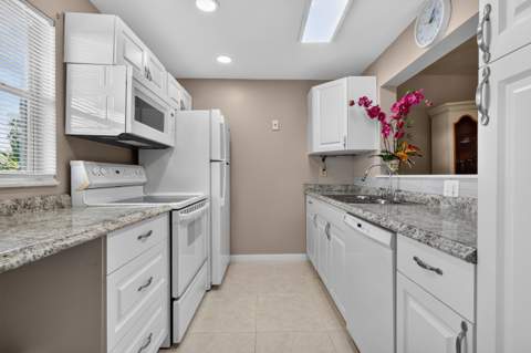 300 NE 26th Avenue #408, Boynton Beach FL - photo 7 of 34